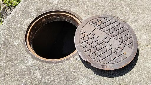 66c8e83eb88e7029e20e3c09_1200px-Open_Manhole_and_Cover_Mid-City_New_Orleans-1024x576.jpg