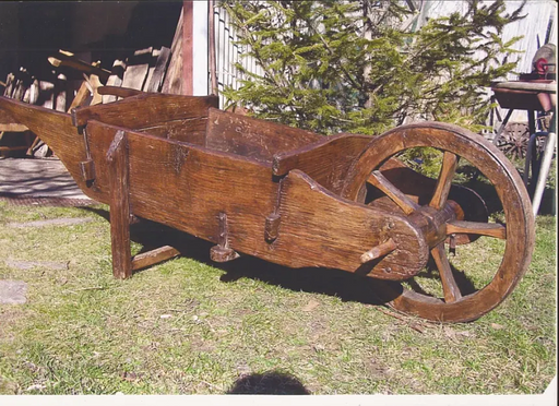 Antique Wooden Barrow (Monowheeled).png